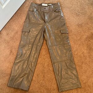 Abercrombie & Fitch The ‘90s Relaxed Jean - High Rise - Vegan Leather